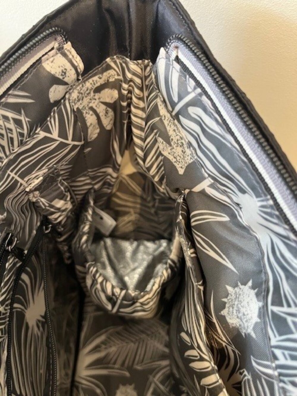 Lug Medium Skyliner Tote - Picture 10 of 14